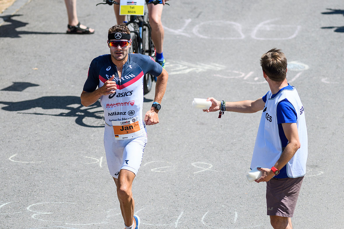 Jan Frodeno ging den Marathon im D-Zugtempo an - die Konkurrenz sollte gleich wissen, wo es heute langgeht