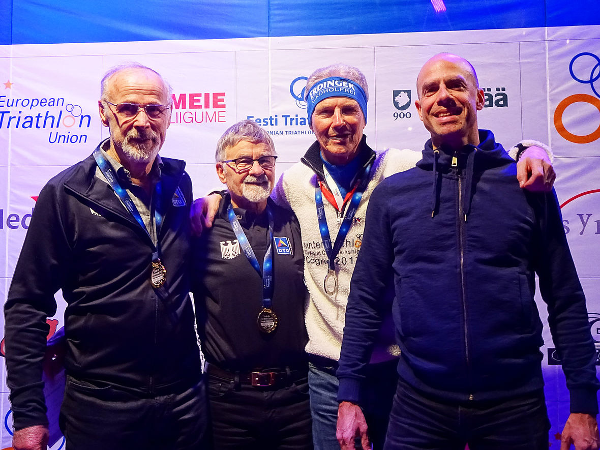 Die erfolgreichen DTU Age Grouper bei der Wintertriathlon in Otepää (EST): Dr. Steffen Neuendorff, Reinhold Wolter, Peter Grünebach und Ferdinand Rust (v.l.)