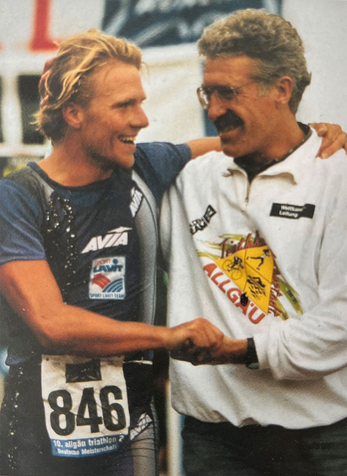 Allgäu Triathlon 1992: German Altenried gratuliert Jürgen Zäck zum Sieg bei der verkürzten Mitteldistanz DM