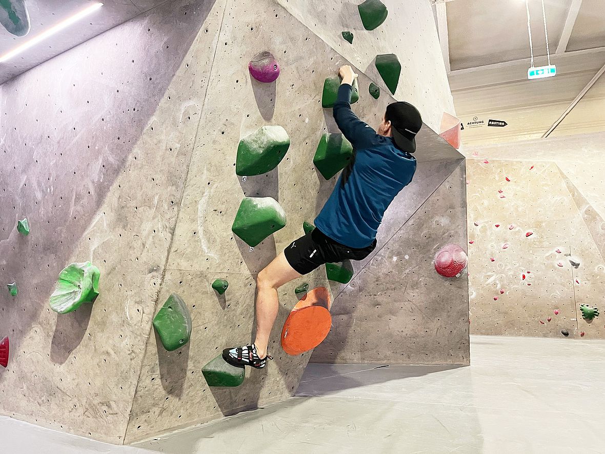 Kraft, Koordination und Willenstärke: In der Boulderwand wird der ganze Athlet gefordert