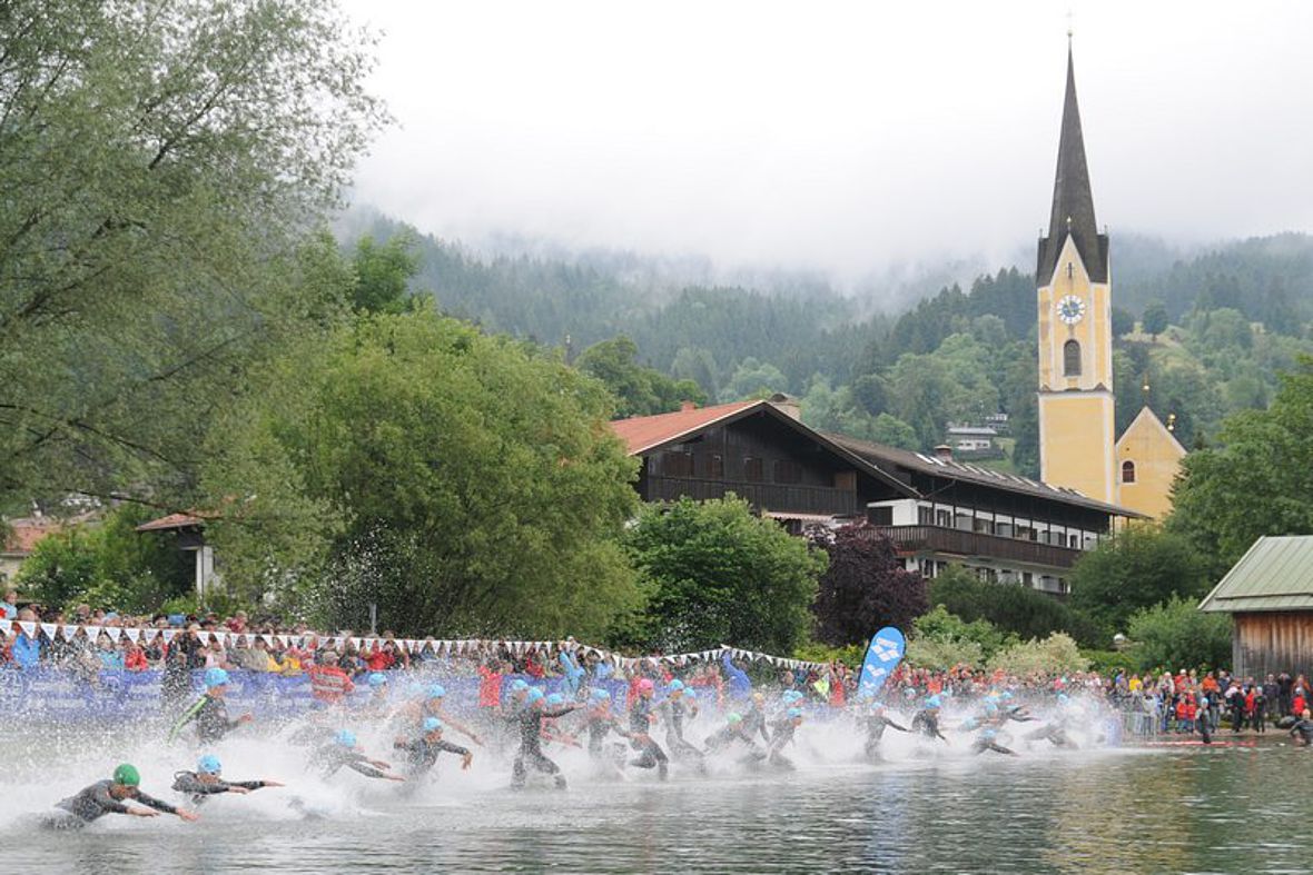 Schwimmstart zum Alpentriathlon am Schliersee
