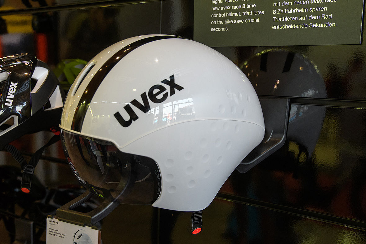 UVEX Race 8 - die Franken versprechen bei ihrem neuen Zeitfahrhelm die Einsparung der entscheidenden Sekunden