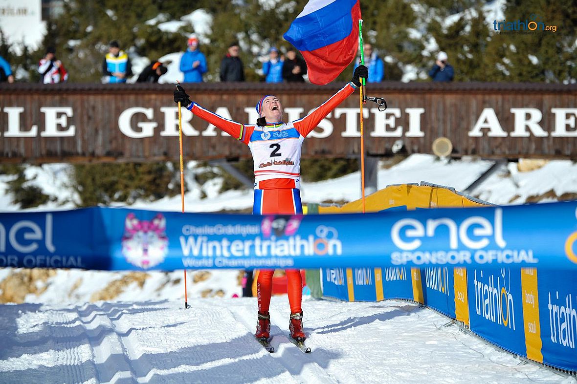 Julia Surikova feiert ihren Sieg