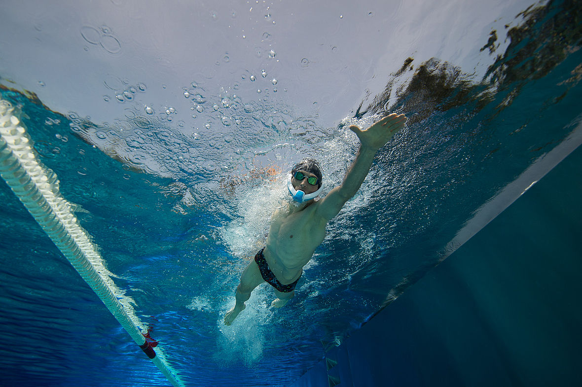 Ideal ist der der Powerbreather Schwimmschnorchel auch für Swim-Workouts nach einer harten Radeinheit. Der schon stark belastete Nackenbereich hat dann im Wasser "Pause"