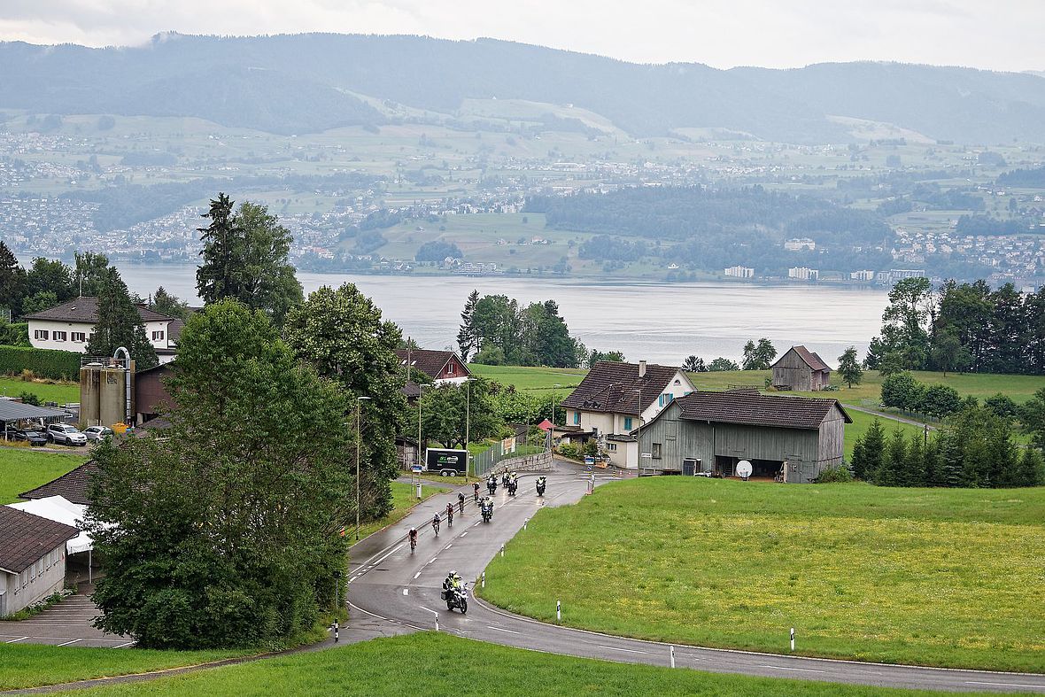 ... das Wetter bessert sich und das tolle Panorama rund um den Zürichsee wird sichtbar