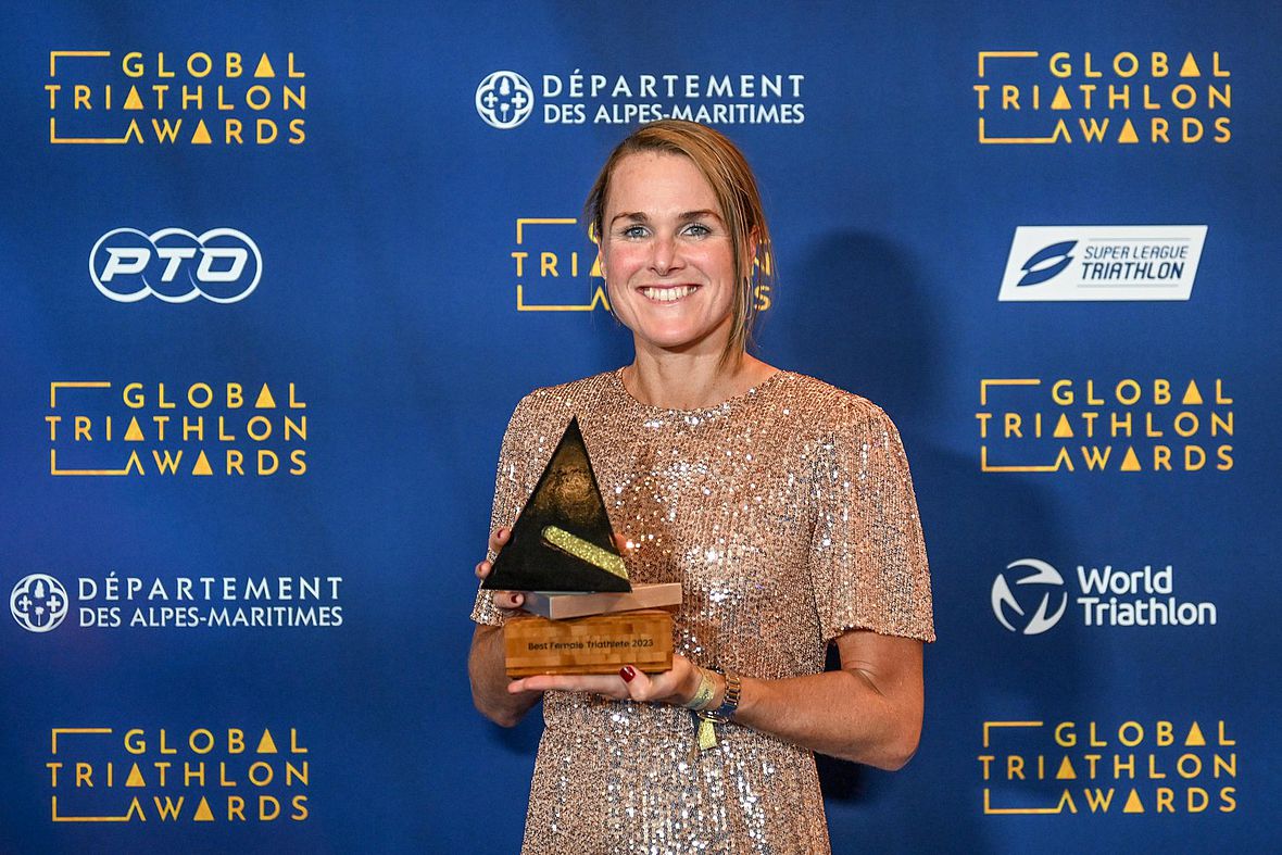 Flora Duffy mit dem Global Triathlon Award