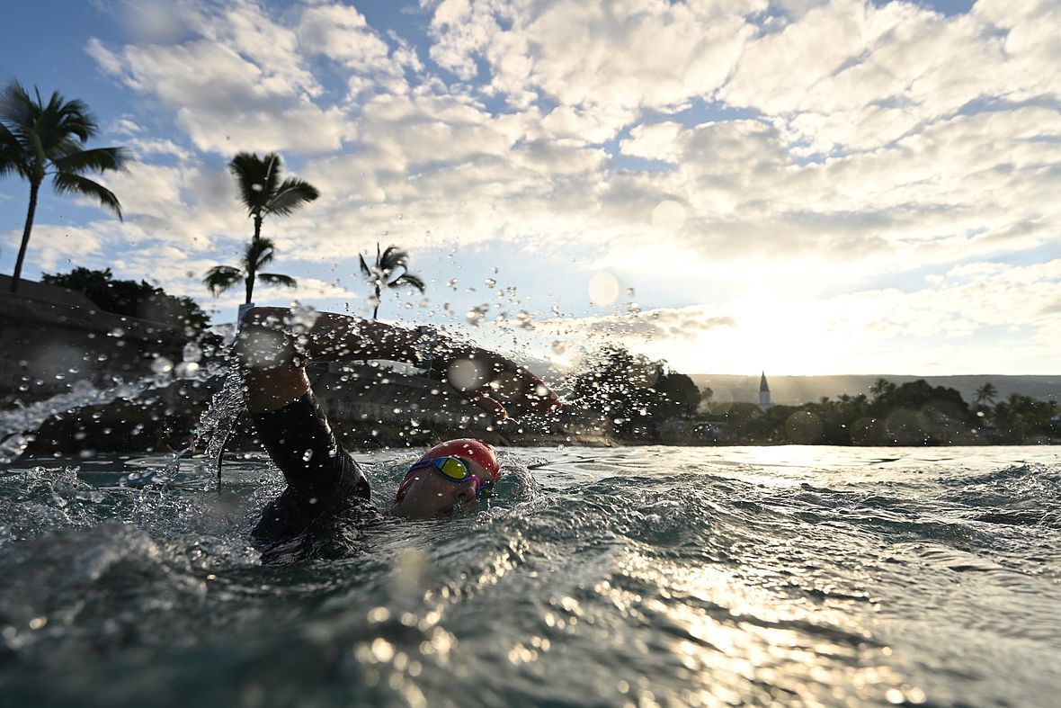 Schwimmen am Pier von Kailua-Kona: Ein Workout von dem weltweit die Triathletinnen und Triathleten träumen