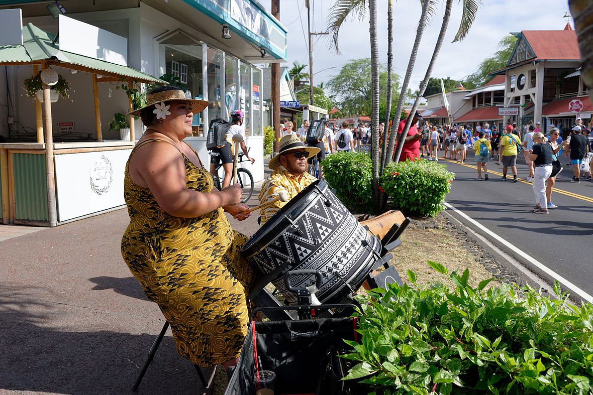 Vom Straßenrand gab´s hawaiianische Klänge