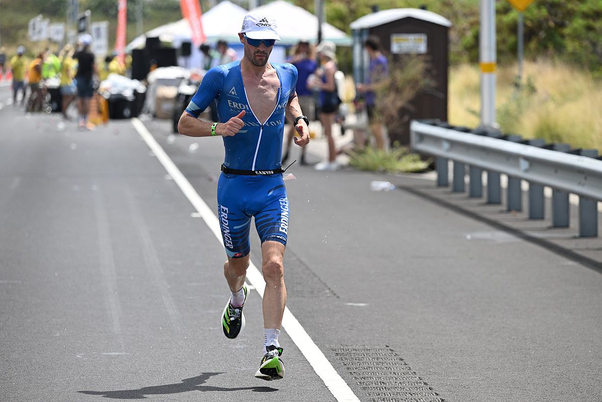 Patrick Lange knüpft trotz Widrigkeiten schließlich an seine Marathonleistung an und kämpft sich in die Top 10