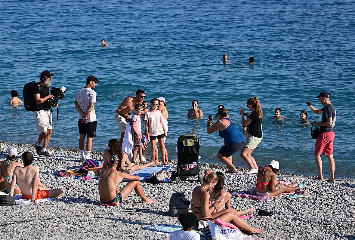 Der vorletzte Tag als Triathlonprofi: Jan Frodeno nach dem CheckIn am Strand an der Promenade des Anglais - entspannte Wettkampfvorbereitung sieht anders aus.