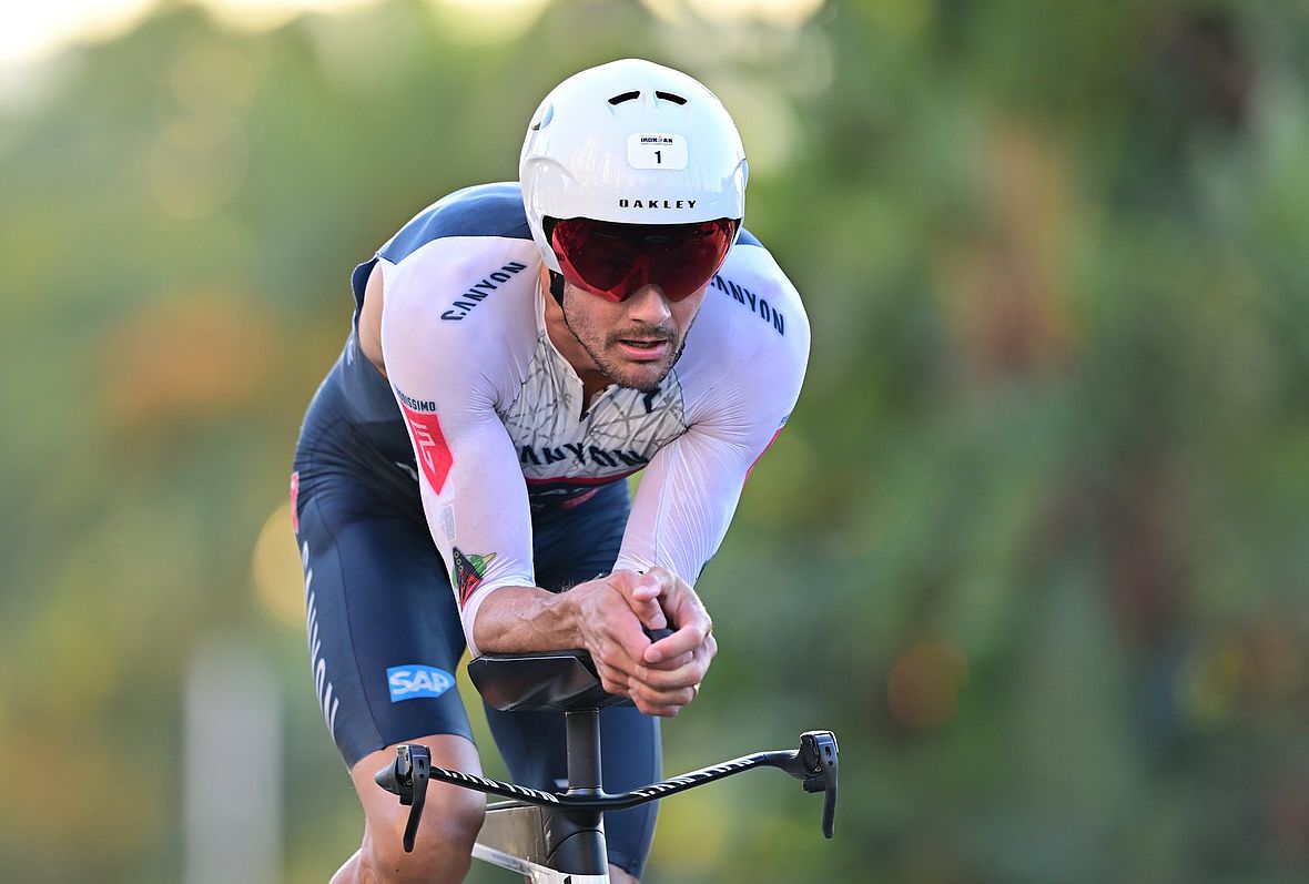Jan Frodeno geht in aussichtsreicher Position auf die Radstrecke