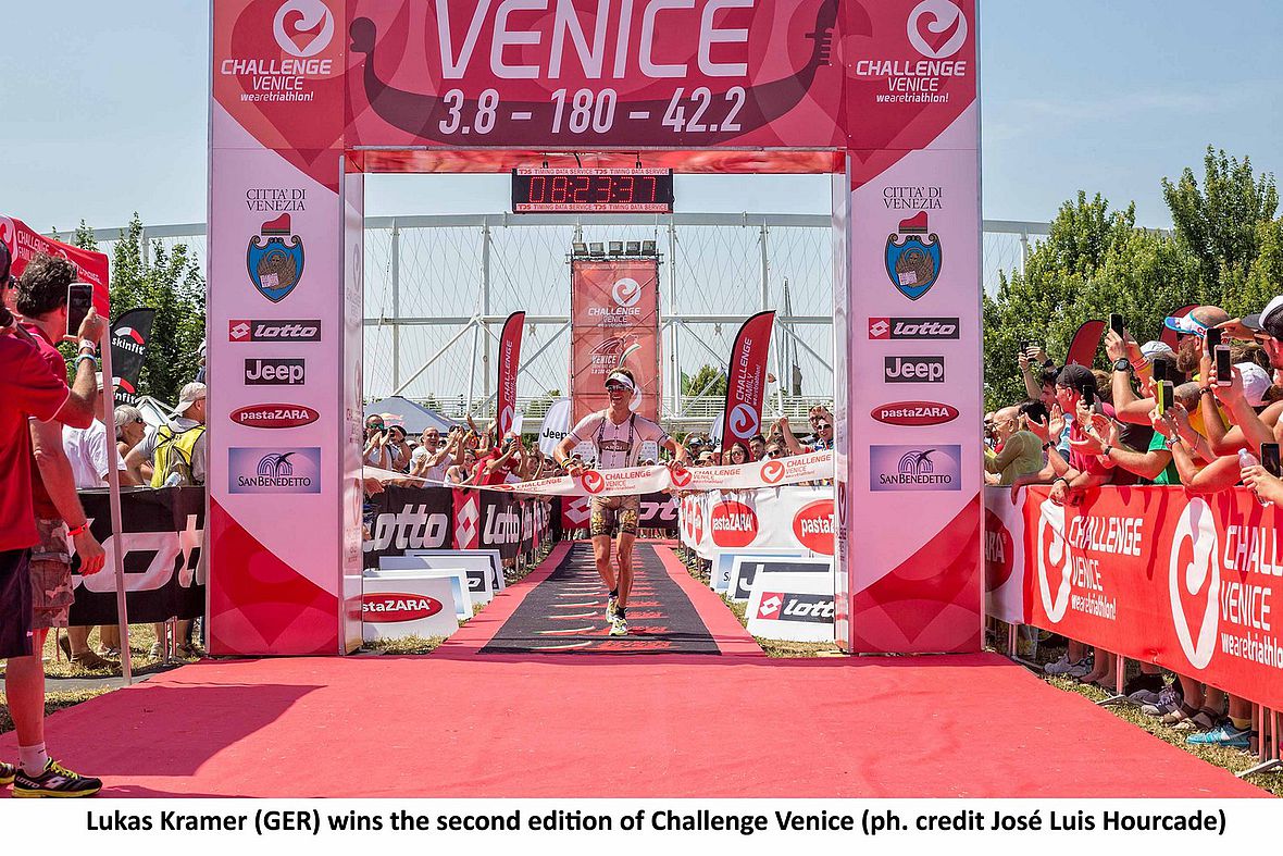 Lukas Krämer gewinnt die Challenge Venice in 8:23:38 Stunden
