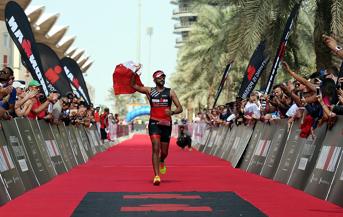 Scheich Nasser Bin Hamad Al Khalifa von Bahrain: Der Geldgeber finisht in 3:56:14 Std. auf Gesamtrang 65 (Rang 2 AG 25-29)