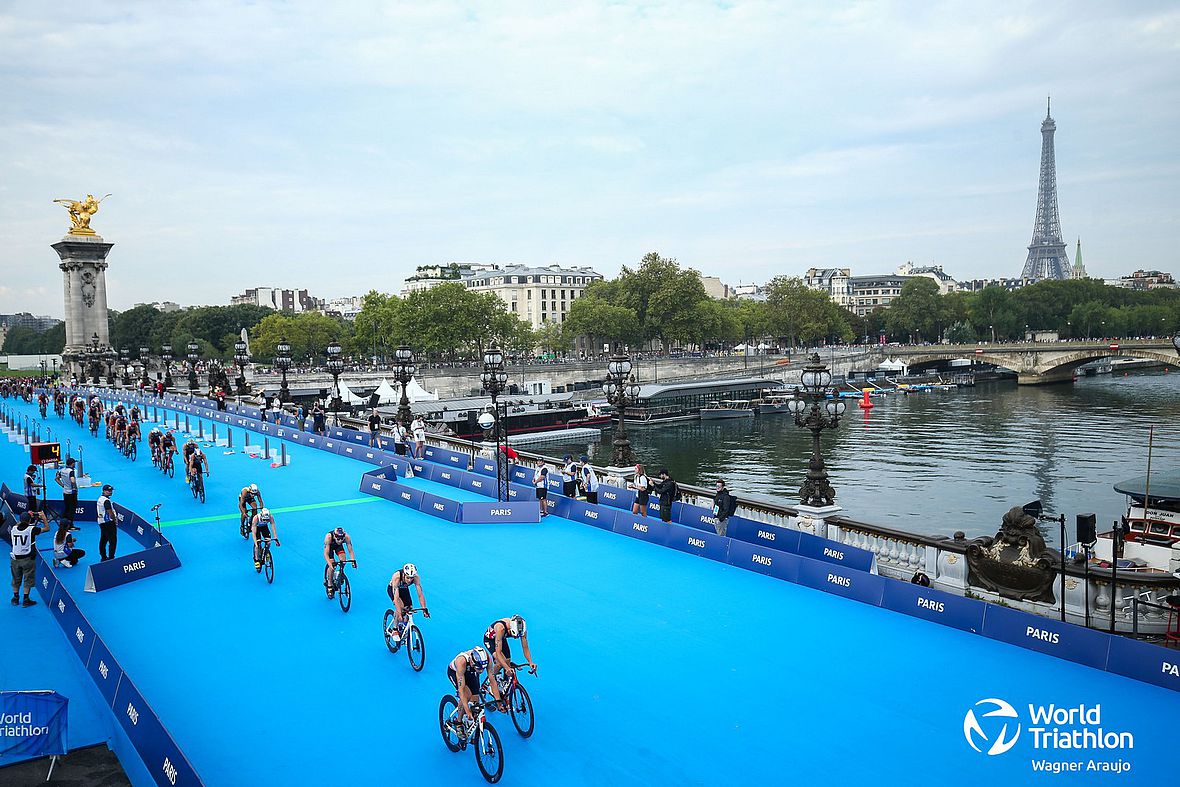 Der Dreh- und Angelpunkt der Pariser Triathlon-Strecken: Die Pont Alexandre III Brücke