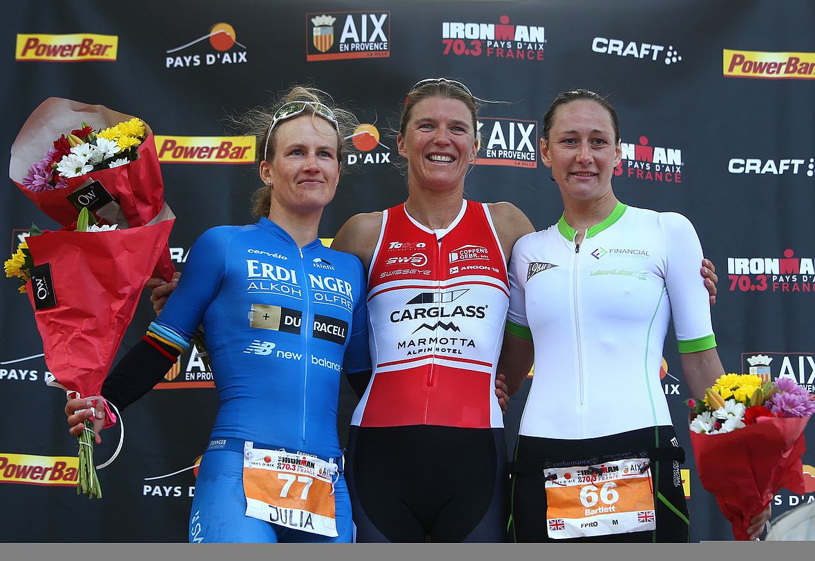 Das Frauenpodium beim Ironman 70.3 Pays d´Aix 2016: Julia Gajer, Tine Deckers und Nikki Bartlett (v.l.)