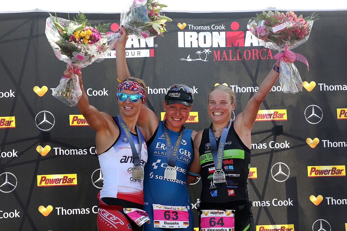 Pro-Frauen-Podium beim Ironman Mallorca 2015: Emma-Kate Lidbury, Daniela Sämmler und Alexandra Tondeur (v.l.)