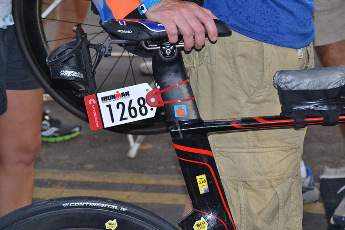 Der begehrte Ironman Sticker: Das Bike ist nun IM-aproved