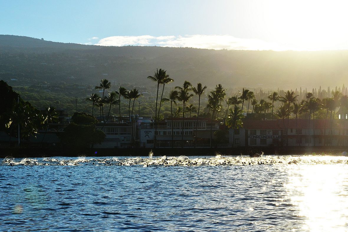 Dichtes Feld beim Hoala Swim, fast wie beim Start des Ironman Hawaii