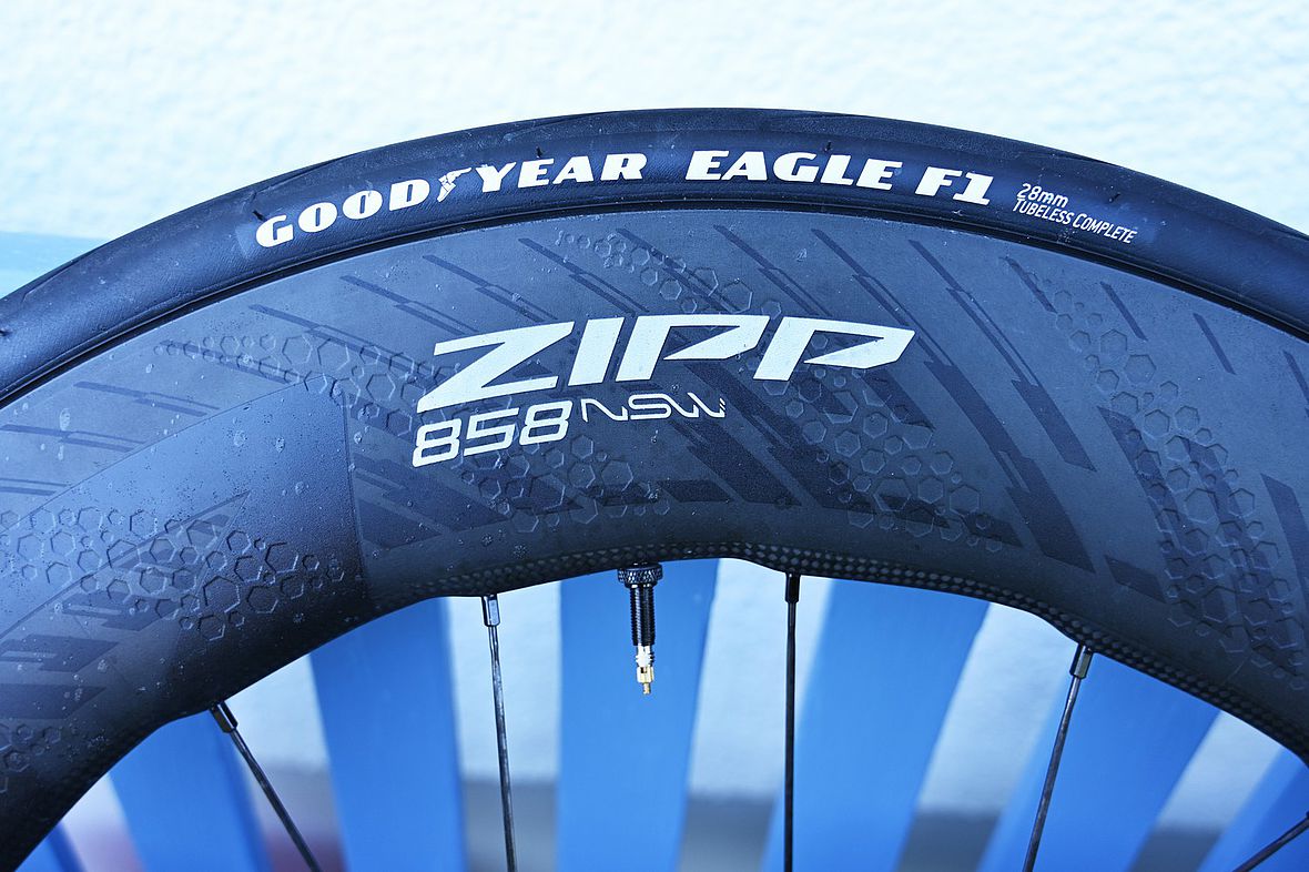 Complete Tubeless: Die neuen Zipp 858 NSW Disc-Brake Laufräder