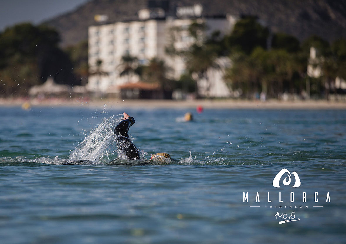 Das Schwimmen wird beim Mallorca 140.6 in der Bucht von Port d´Alcudia stattfinden