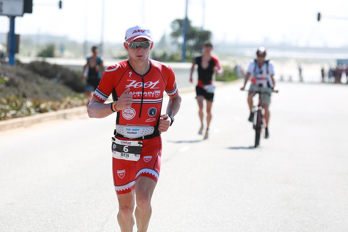 Ben Hoffman läuft dem Sieg beim Ironman South Africa 2016 entgegen