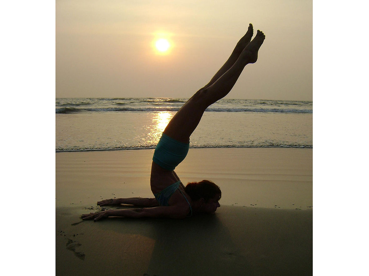 Yoga in Perfektion - beim Einstieg kommen selbstverständlich deutlich einfacheren Übungen zum Einsatz.