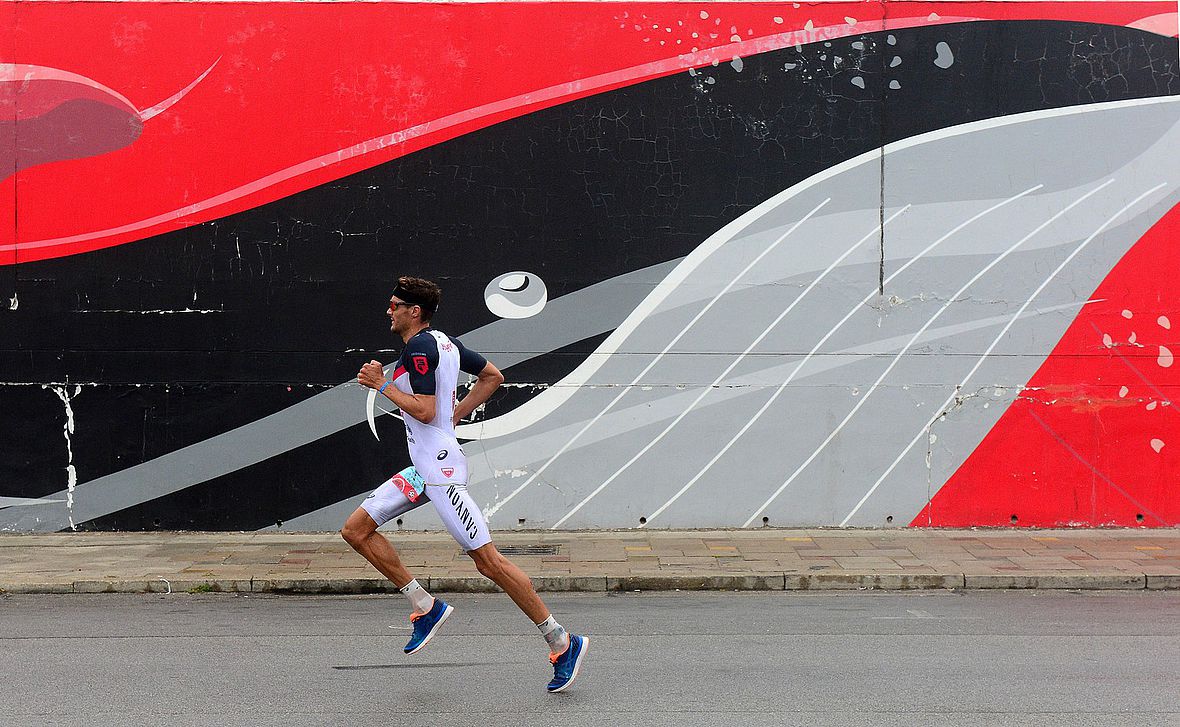 Jan Frodeno rennt mit einem 1:06:02 Std. Halbmarathon zum WM-Titel