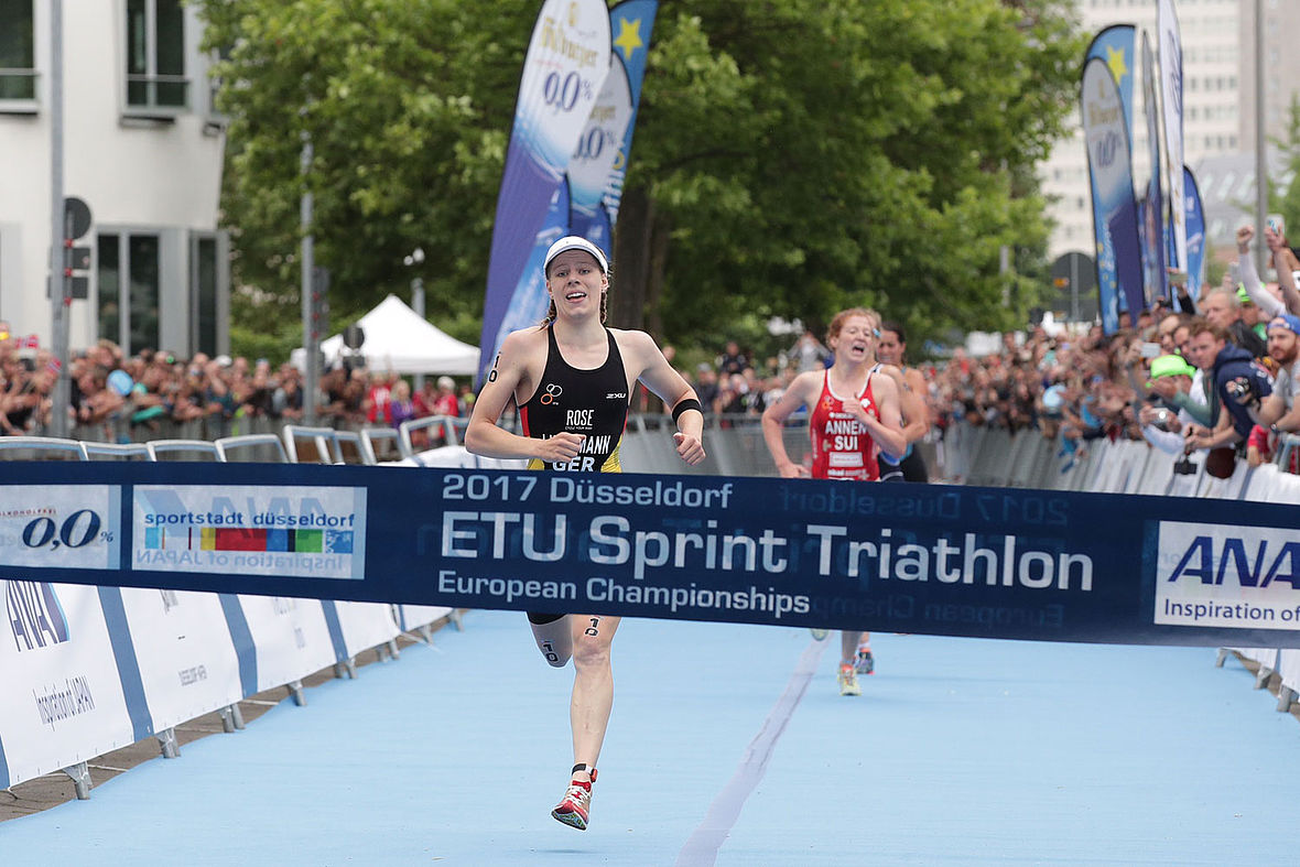 Laura Lindemann sprintet zum Sieg bei der ETU Triathlon Sprintdistanz EM 2017 in Düsseldorf