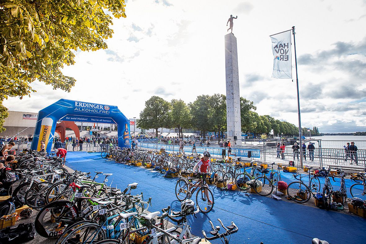 Rekordfeld: Über 1.500 Teilnehmer beim 9. Maschsee Triathlon in Hannover