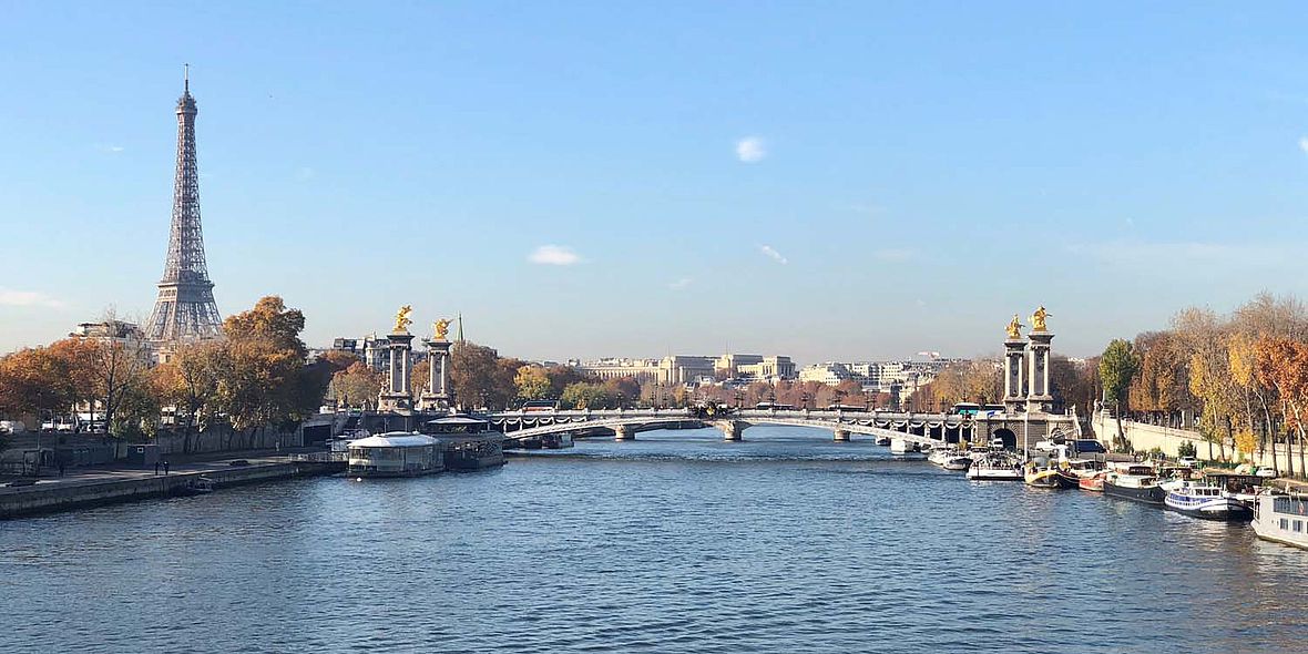 An der Pont Alexandre III Brücke befindet sich der Start, die Wechselzone und das Ziel der Triathlon-Wettbewerbe bei den Olympischen Spielen 2024 in Paris