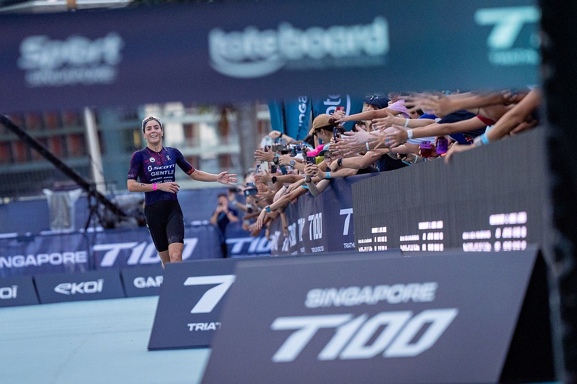 Ashleigh Gentle triumpiert beim T100 Triathlon World Tour-Rennen in Singapur