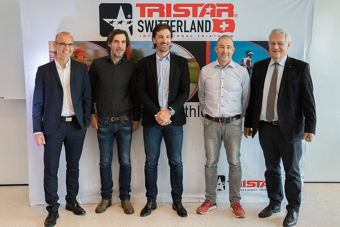 Pressekonferenz zur Rückkehr der Tristar-Triathlonserie: Olympiasieger Fabian Canellara (Bildmitte) wird dabei als Botschafter unterwegs sein.