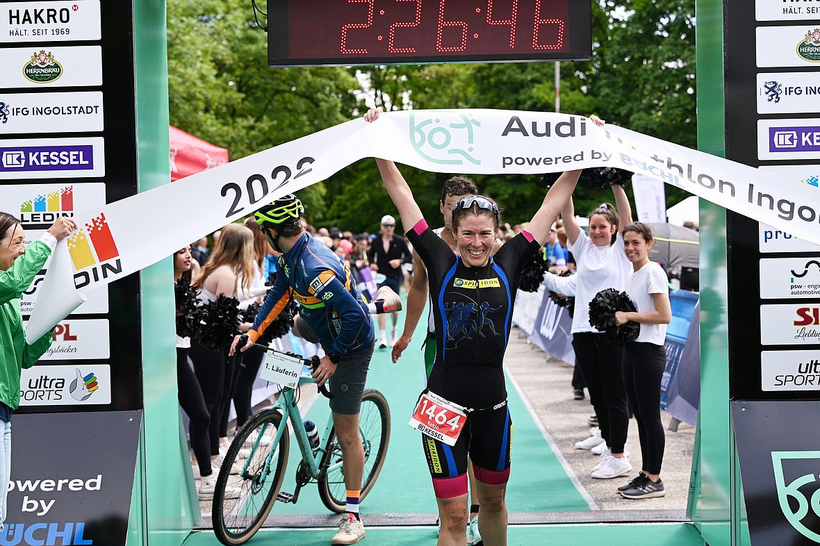 Katja Schneider (Spiridon Frankfurt) gewinnt auf der Olympischen Distanz