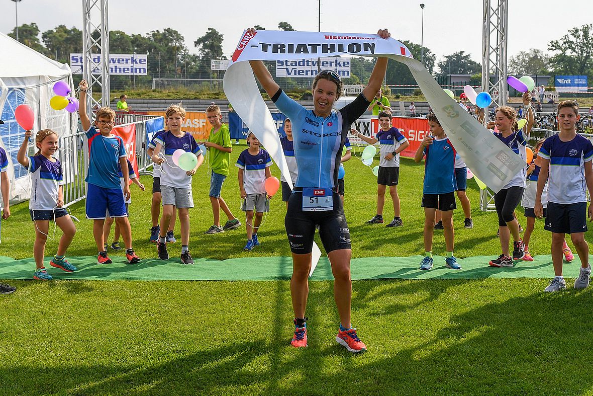 Lena Gottwald gewinnt den Viernheimer Triathlon 2019