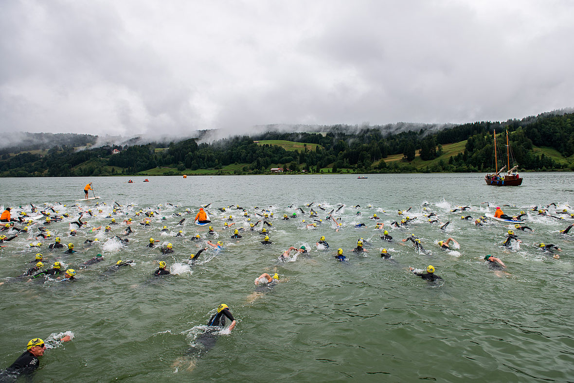 Schwimmstart beim Allgäu Triathlon 2015