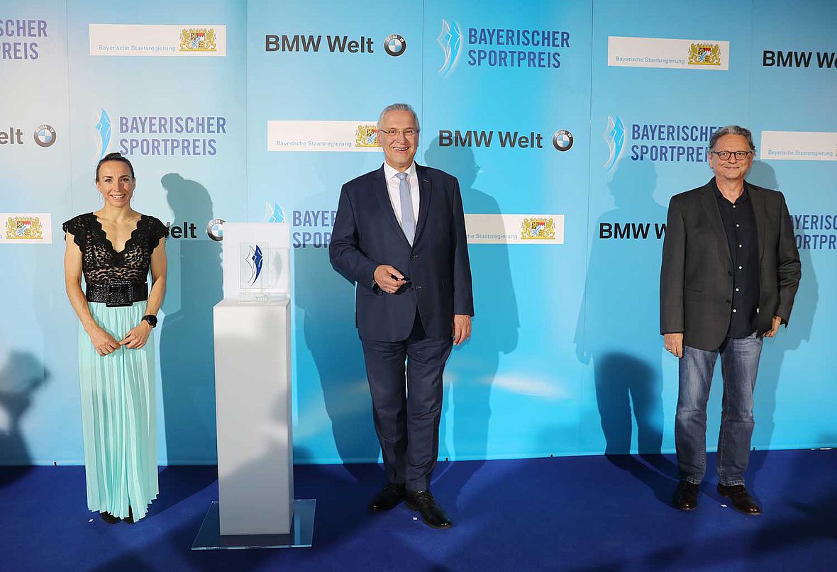 Der Bayerische Sportminister Joachim Herrmann verlieh den Bayerischen Sportpreis 2020