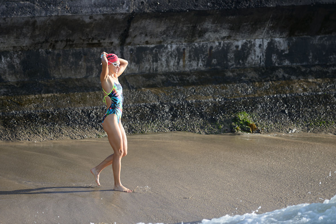 Einziger Pro an diesem Morgen: US-Girl Linsey Corbin im Hawaii-Swimdress.