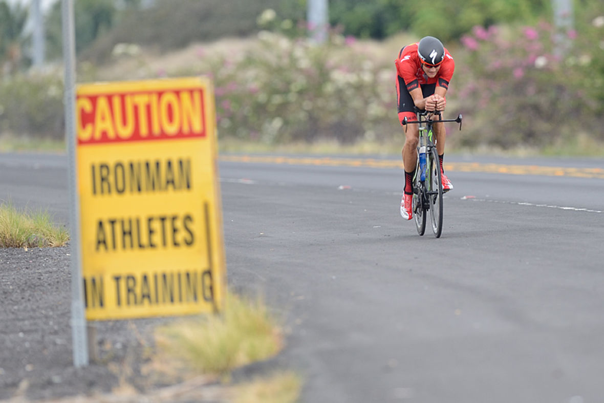 Vorsicht Ironman: Die Hawaiianer müssen sich in diesen Tagen wieder an die vielen Triathleten auf dem Highway gewöhnen.