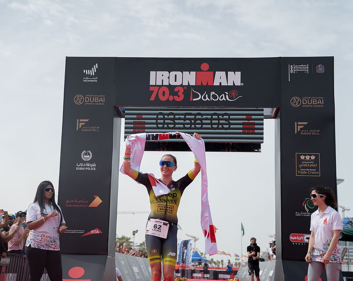 Laura Philipp gewinnt zum Saisonstart den Ironman 70.3 Dubai mit neuem Streckenrekord