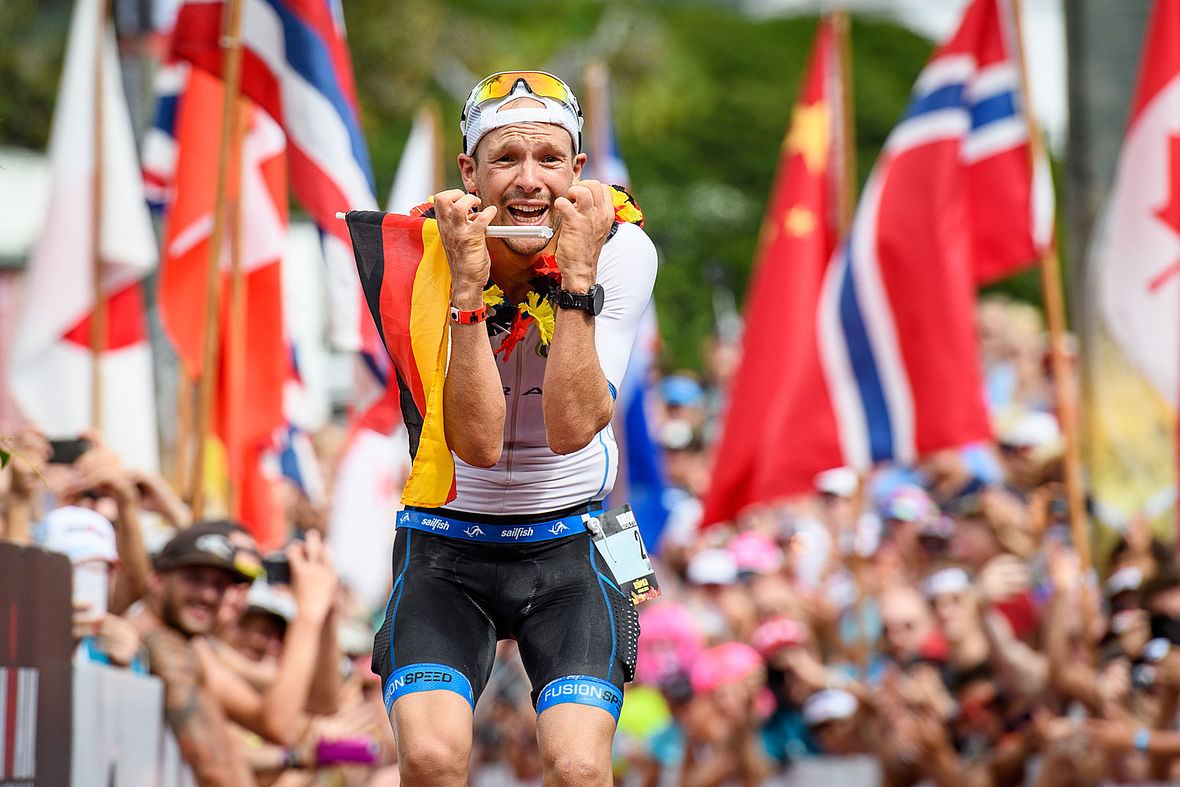 Patrick Lange wird Dritter am Alii Drive - einer der emotionalsten Momente des Ironman Hawaii 2016