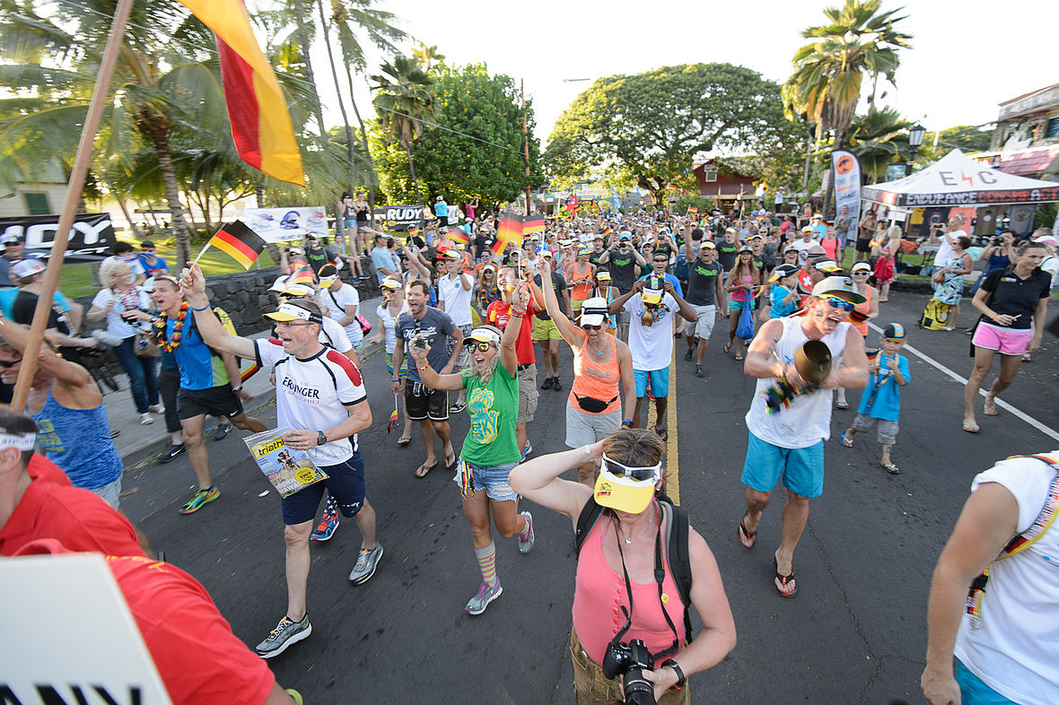 Im deutschen Teilnehmerfeld ist Kuhglockengeläut angesagt, ein Zeichen das Hannes Hawaii Tours den Ton angibt