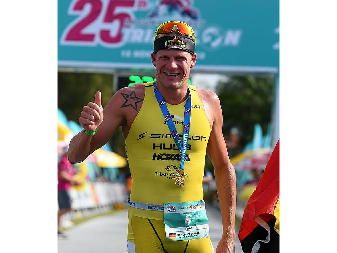 Per van Vlerken rennt als Dritter auf das Laguna Phuket Triathlon-Podium 2018