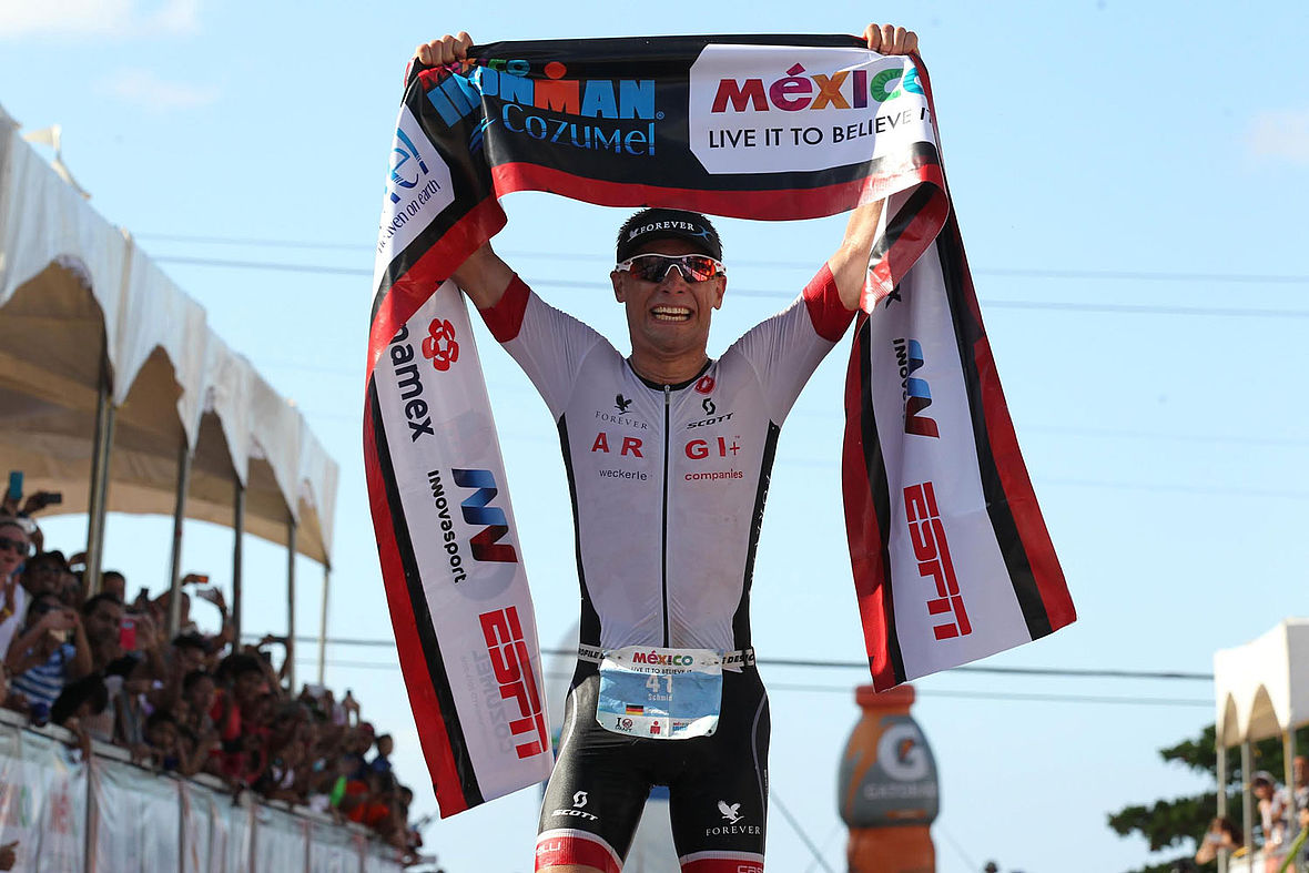 Stefan Schmid holt sich im mexikanischen Cozumel den ersten Ironman-Sieg seiner Profikarriere