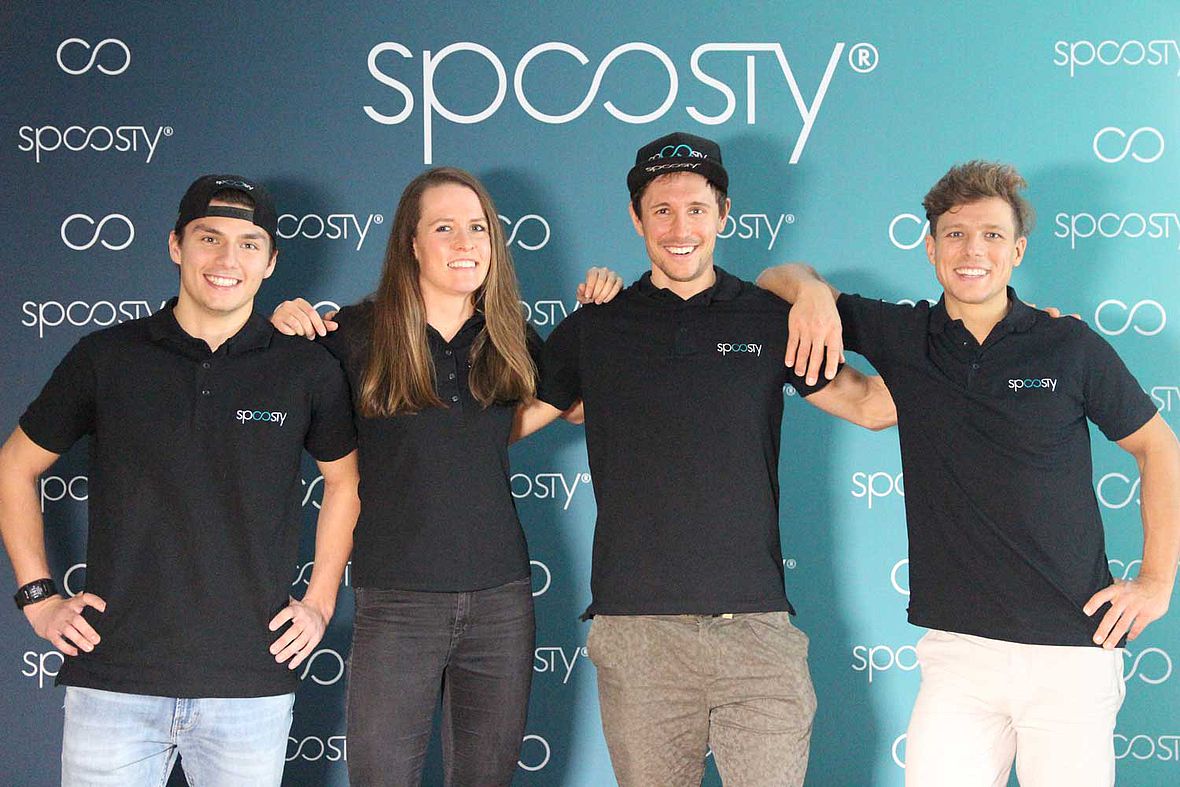 Das neu gegründete Spoosty Triathlon-Team mit Marchelo Kunzelmann-Loza, Laura Zimmermann, Sebastian Neef und Roman Deisenhofer (v.l.)