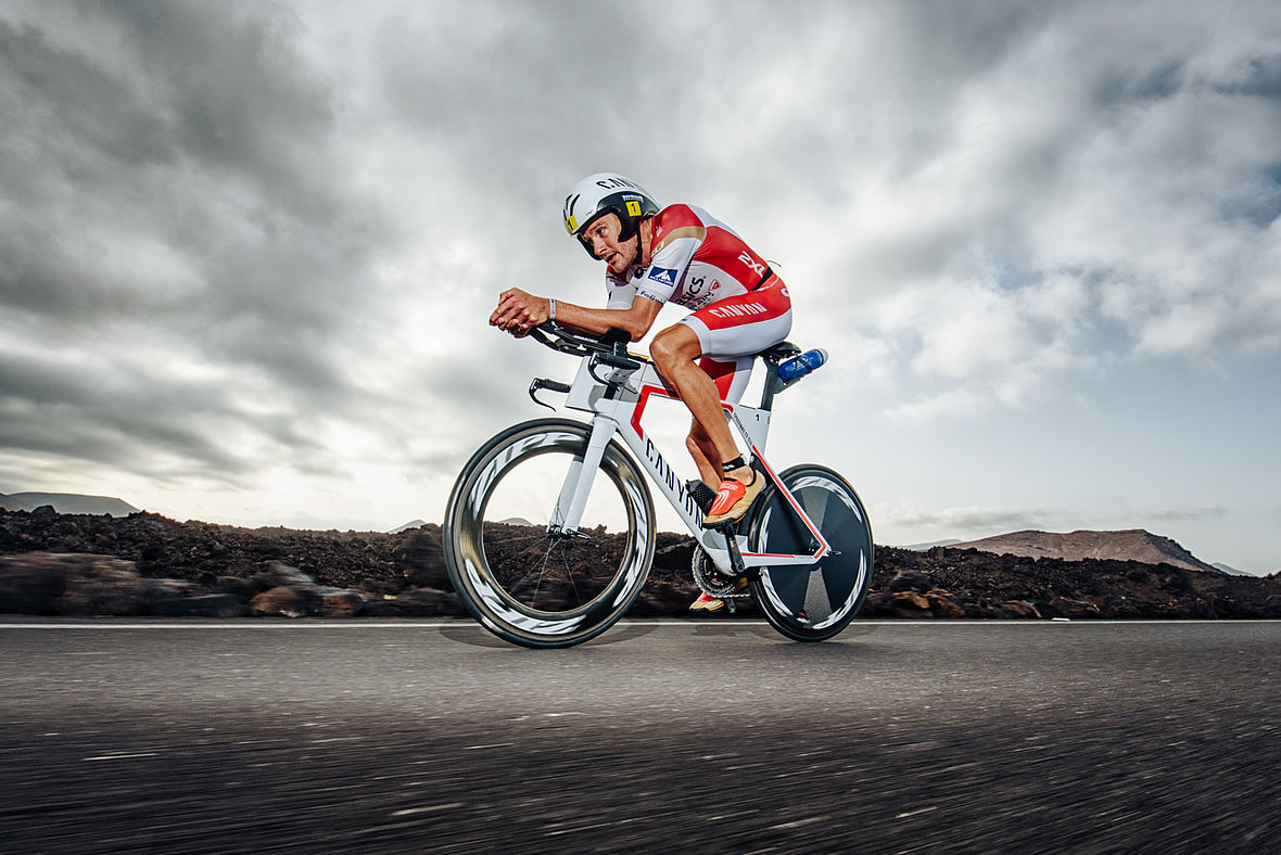Pflichttermin Ironman Lanzarote: Nach der verletzungsbedingten Absage des Ironman Südafrika wollte Frodo sein Ironman-Pflichtfinish für die Kona-Quali auf Lanzarote abliefern. Frodeno lieferte mit Rang zwei, nur US-Boy Jesse Thomas war am Ende schneller.