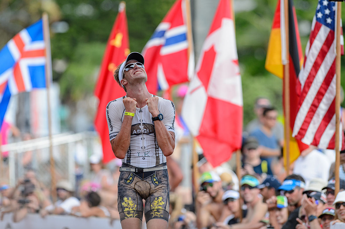 Ein Bayer im Ironman-Himmel: Lukas Krämer holt sich zum zweiten Mal den AK-Sieg in Kona und war zugleich schnellster Amateur des Tages. Gleiches gelang auch Svenja Thoes.
